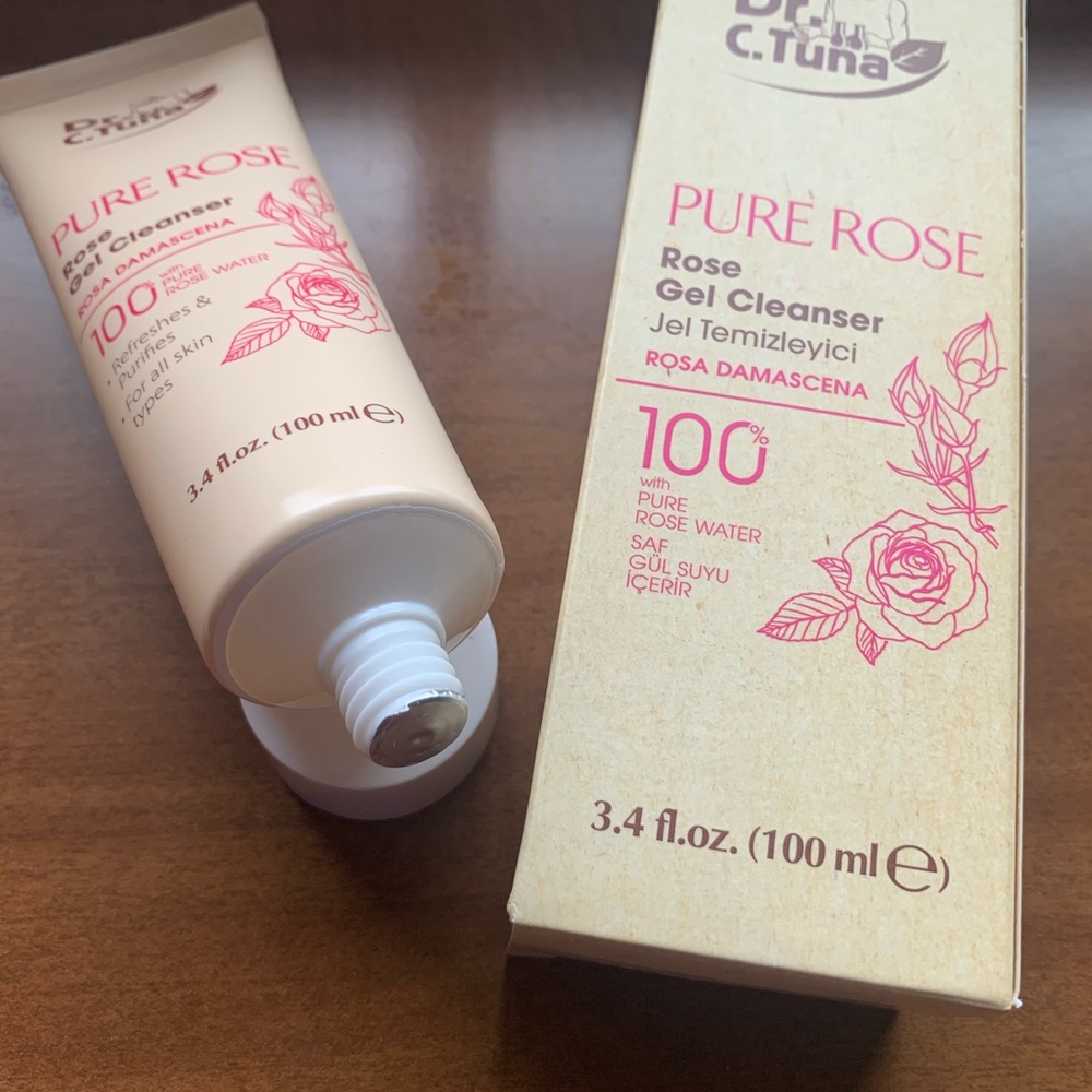 Pure rose gel cleanser